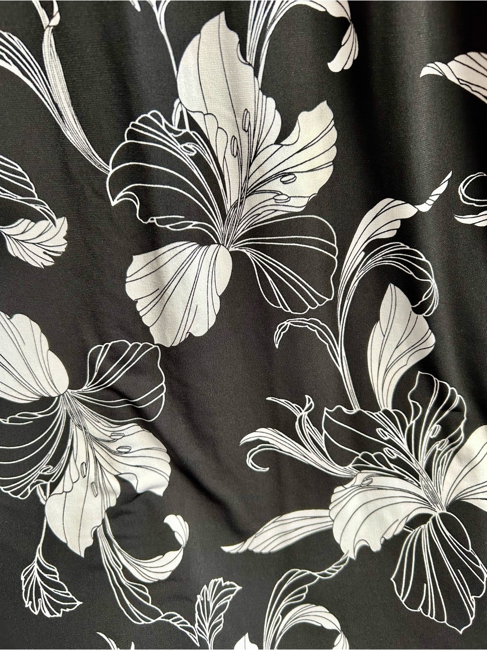 LANE BRYANT WRAP DRESS, X BEAUTICURVE FLORAL BLACK & WHITE LILY, NWT, SIZE 22/24 - Picture 3 of 8